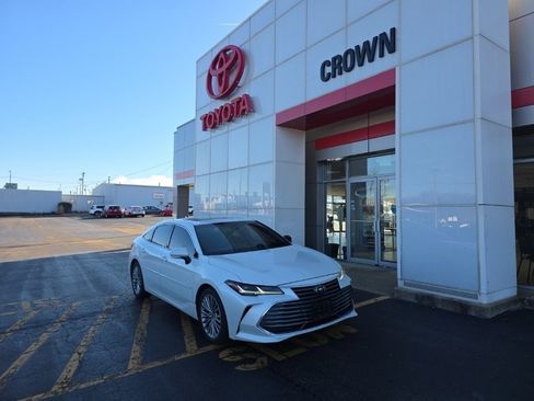 Used 2022 Toyota Avalon Limited image 1