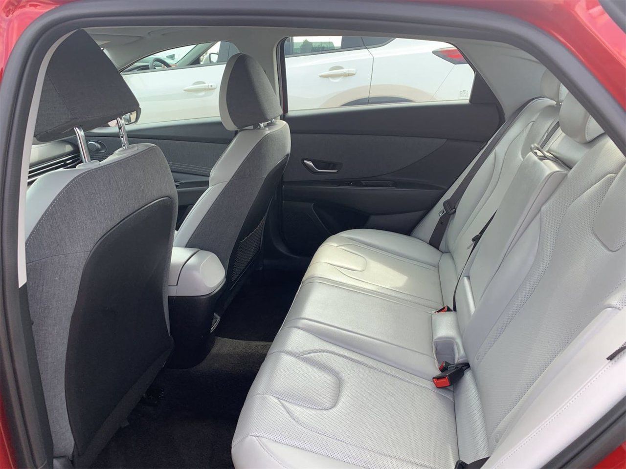 Used 2025 Hyundai Elantra Limited FWD image 7