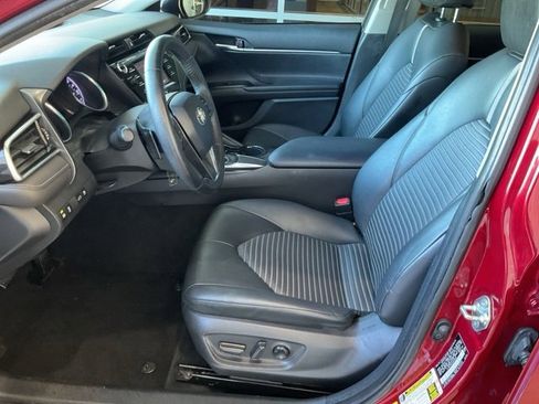 Used 2018 Toyota Camry L image 3