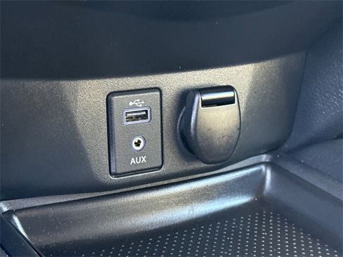 Used 2017 Nissan Rogue SV image 26