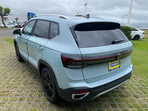 New 2026 Volkswagen Taos SE FWD image 5