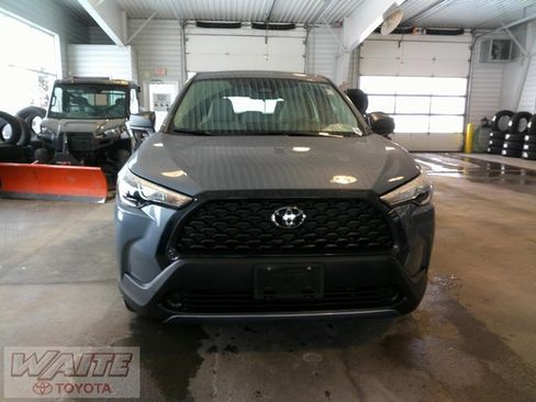 Used 2023 Toyota Corolla Cross L image 6