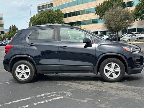 Used 2022 Chevrolet Trax LT w/ Driver Confidence Package AWD/4WD image 3