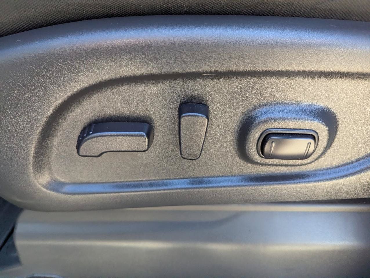 Used 2019 Nissan Titan SV w/ SV Convenience Package AWD/4WD image 11
