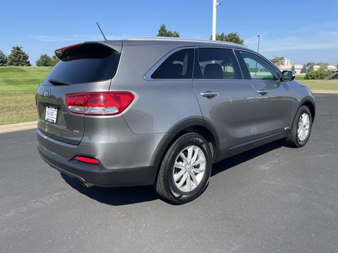 Used 2017 Kia Sorento AWD image 5