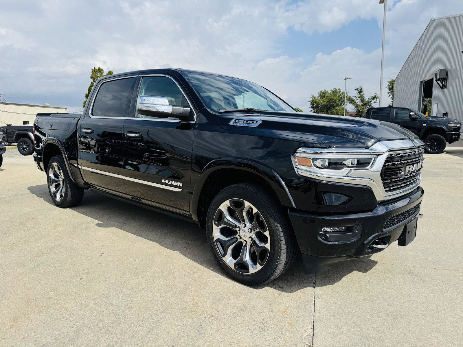 Used 2022 RAM 1500 Limited AWD/4WD image 2