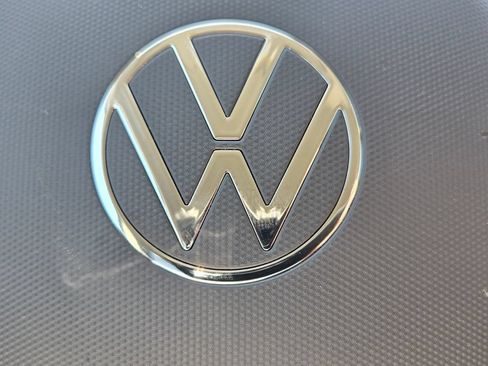Certified 2024 Volkswagen Taos SE FWD image 29