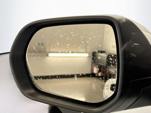 Used 2025 Chevrolet Equinox LT AWD/4WD image 16