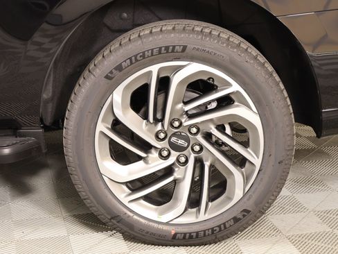 New 2026 Lincoln Navigator Premiere AWD/4WD image 19
