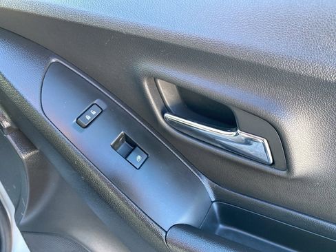 Used 2019 Chevrolet Trax LT w/ LT Convenience Package image 12