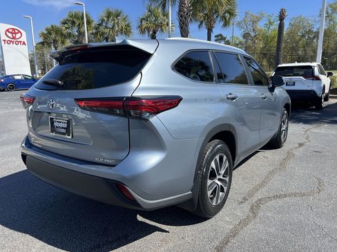 Used 2023 Toyota Highlander XLE image 10