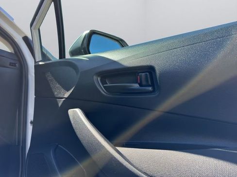 Used 2025 Toyota Corolla LE image 17