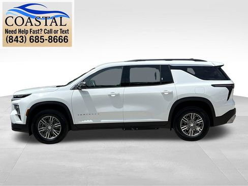 Used 2025 Chevrolet Traverse LT FWD image 15