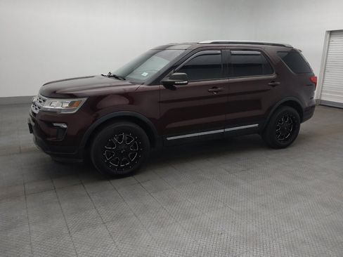 Used 2019 Ford Explorer XLT w/ Equipment Group 202A AWD/4WD image 2
