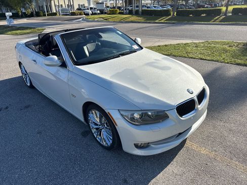 Used 2011 BMW 335i Convertible image 1