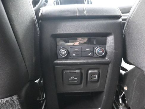 Used 2023 Chevrolet Traverse High Country FWD image 6