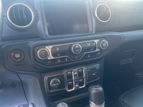 Used 2020 Jeep Wrangler Unlimited Sahara image 14