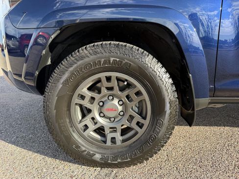 Used 2022 Toyota 4Runner TRD Off-Road Premium AWD/4WD image 39