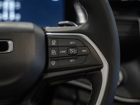 New 2025 Jeep Grand Cherokee Laredo X w/ Luxury Tech Group I image 25