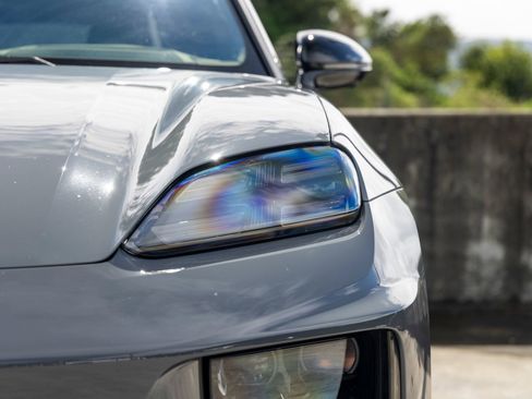 Certified 2025 Porsche Macan Turbo Electric AWD/4WD image 17