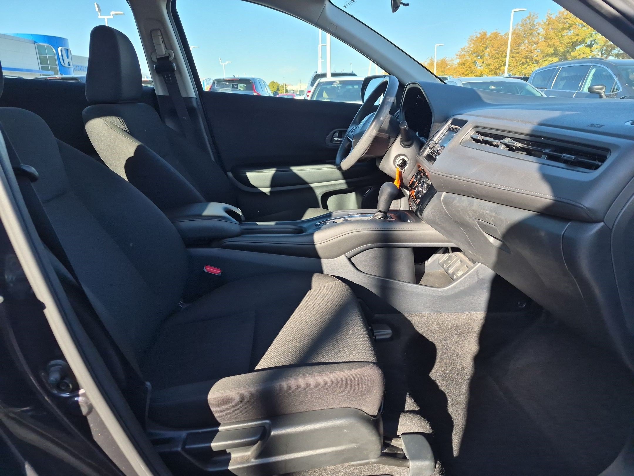 Used 2017 Honda HR-V LX image 29