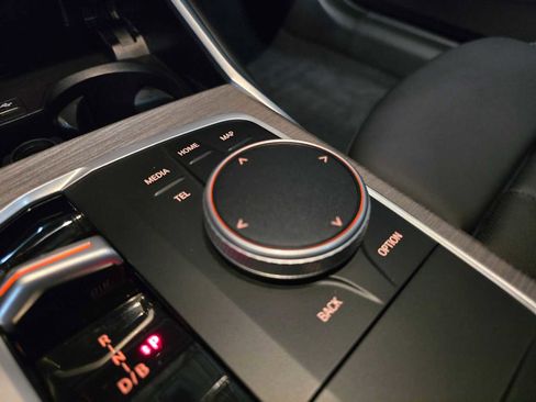 Used 2025 BMW i4 eDrive40 image 33