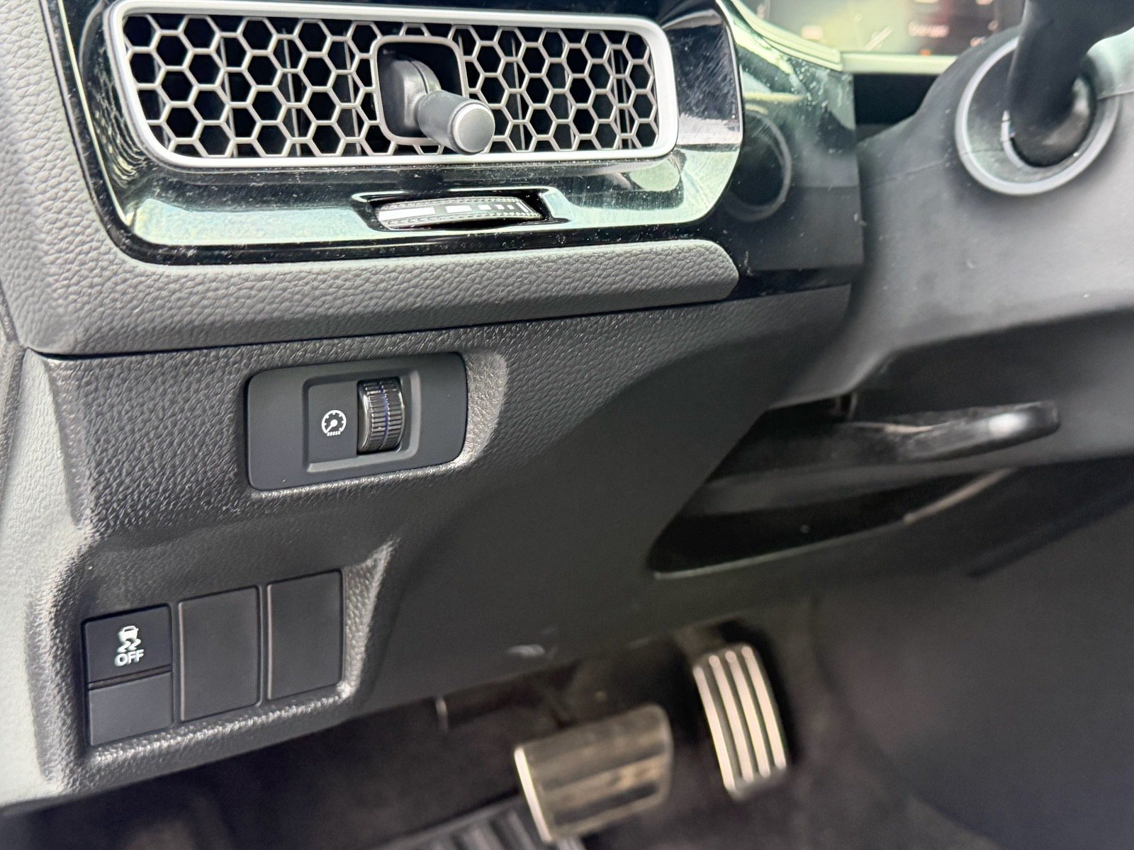 Used 2025 Honda Civic Sport image 28