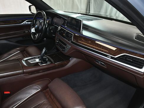 Used 2022 BMW 750i xDrive w/ Executive Package image 82