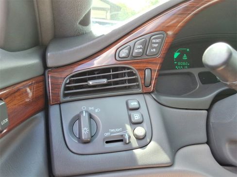 Used 2003 Cadillac De Ville Limousine image 33