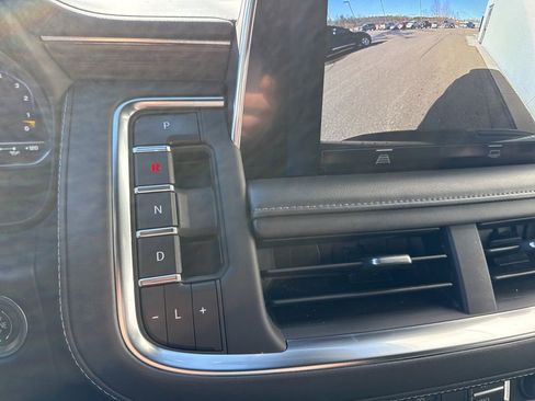 Used 2023 Chevrolet Suburban LT image 21