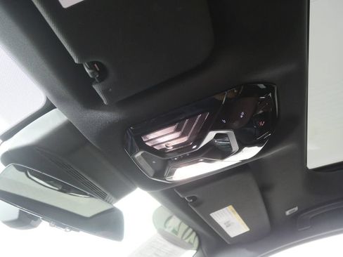 Certified 2023 BMW 740i RWD image 23