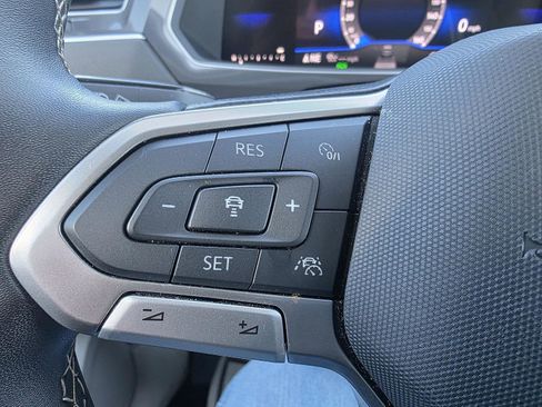 Used 2024 Volkswagen Tiguan SE image 10