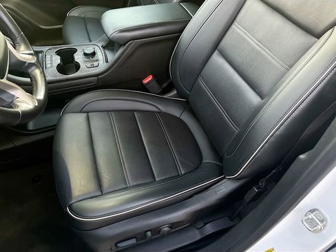 Used 2022 GMC Acadia Denali w/ Denali Technology Package FWD image 20