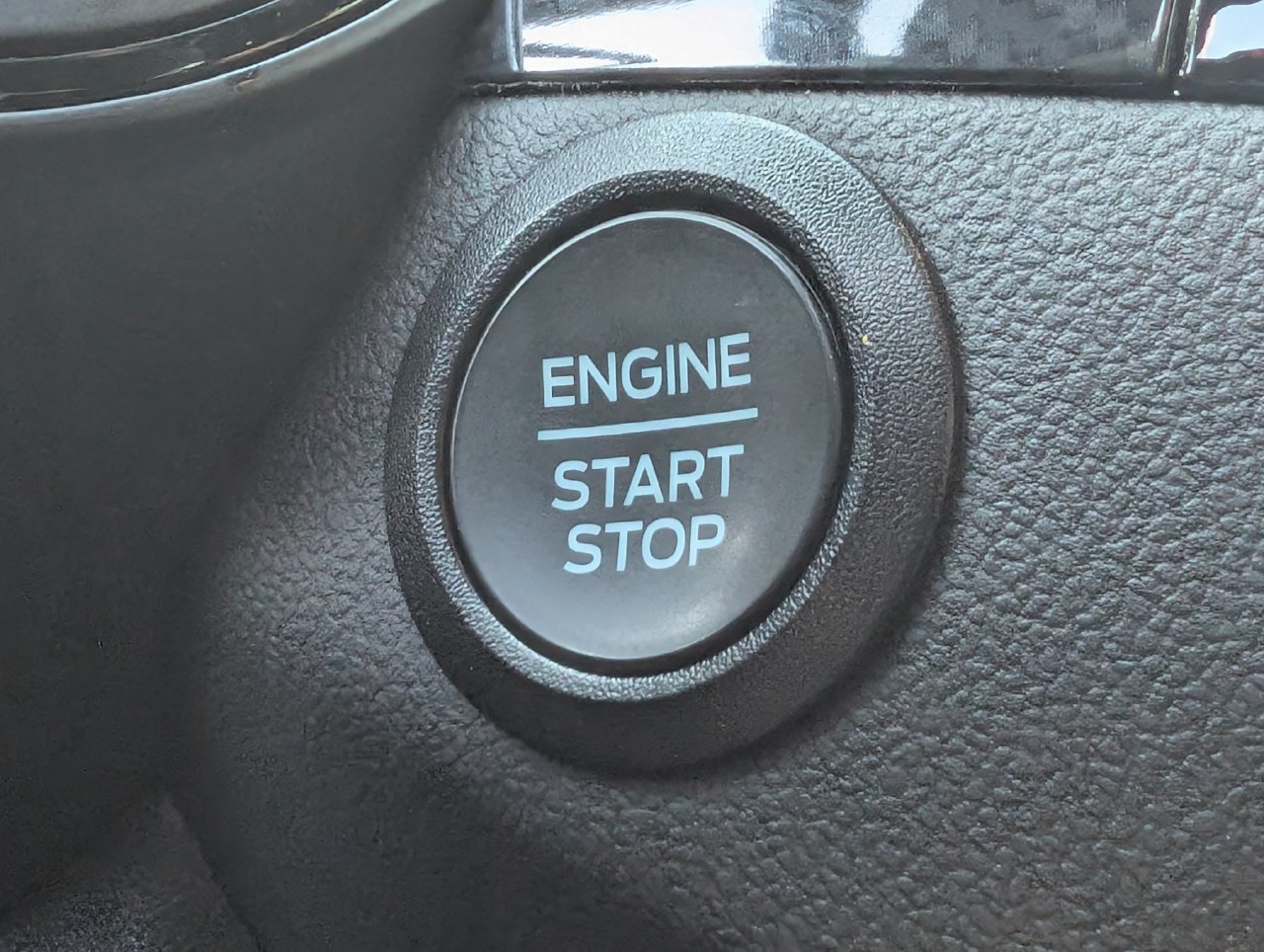 Used 2025 Ford Escape ST-Line Select AWD/4WD image 17