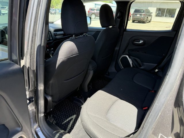 Used 2017 Jeep Renegade Latitude w/ Popular Equipment Group AWD/4WD image 13