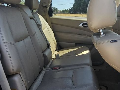 Used 2013 Nissan Pathfinder Platinum FWD image 10