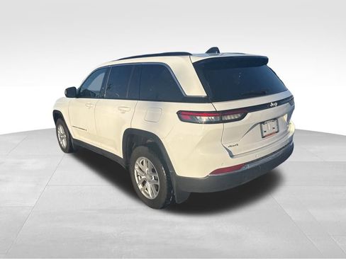 Used 2025 Jeep Grand Cherokee Laredo X image 3