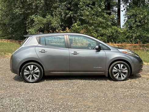 Used 2016 Nissan Leaf SL w/ Premium Package FWD image 10