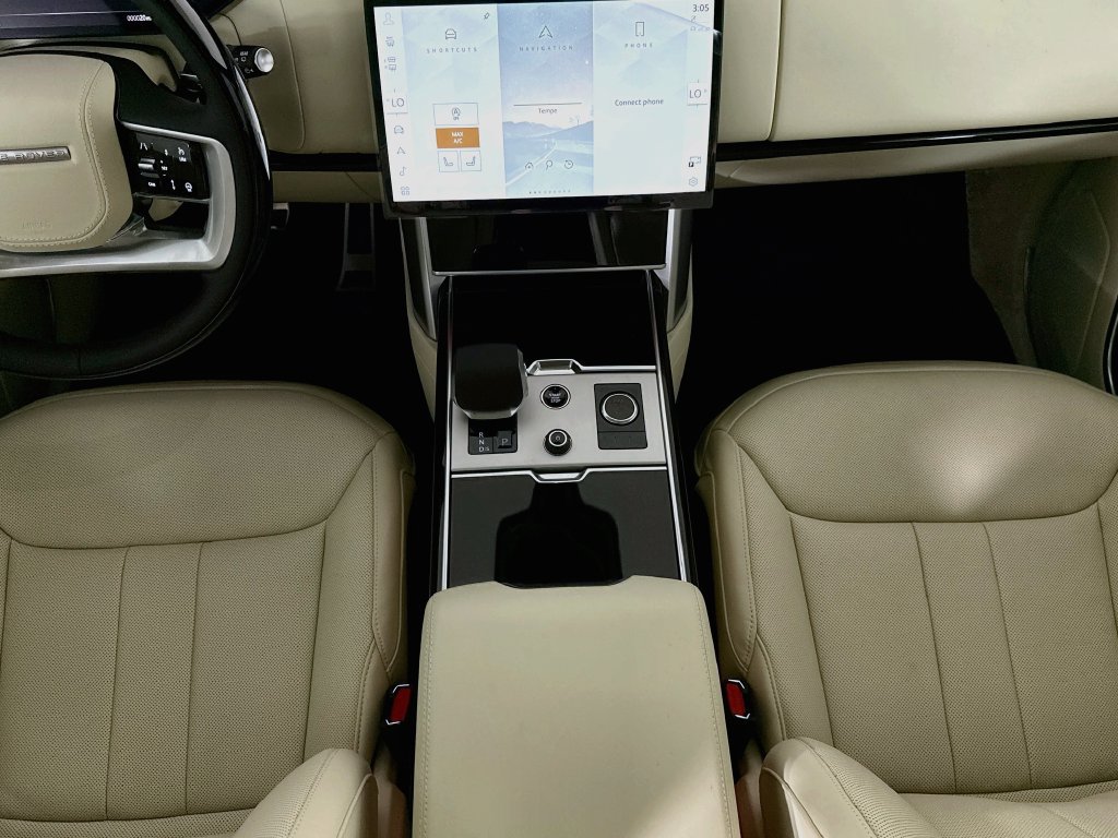 New 2027 Land Rover Range Rover Long Wheelbase SE AWD/4WD image 17