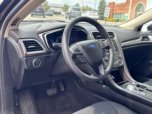 Used 2020 Ford Fusion SE FWD image 14