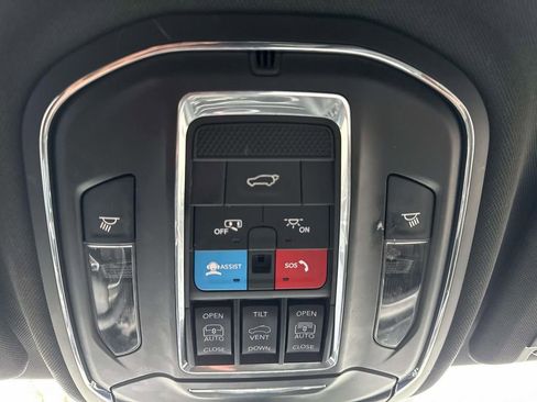 Used 2024 Jeep Grand Cherokee L Limited w/ Luxury Tech Group II image 27