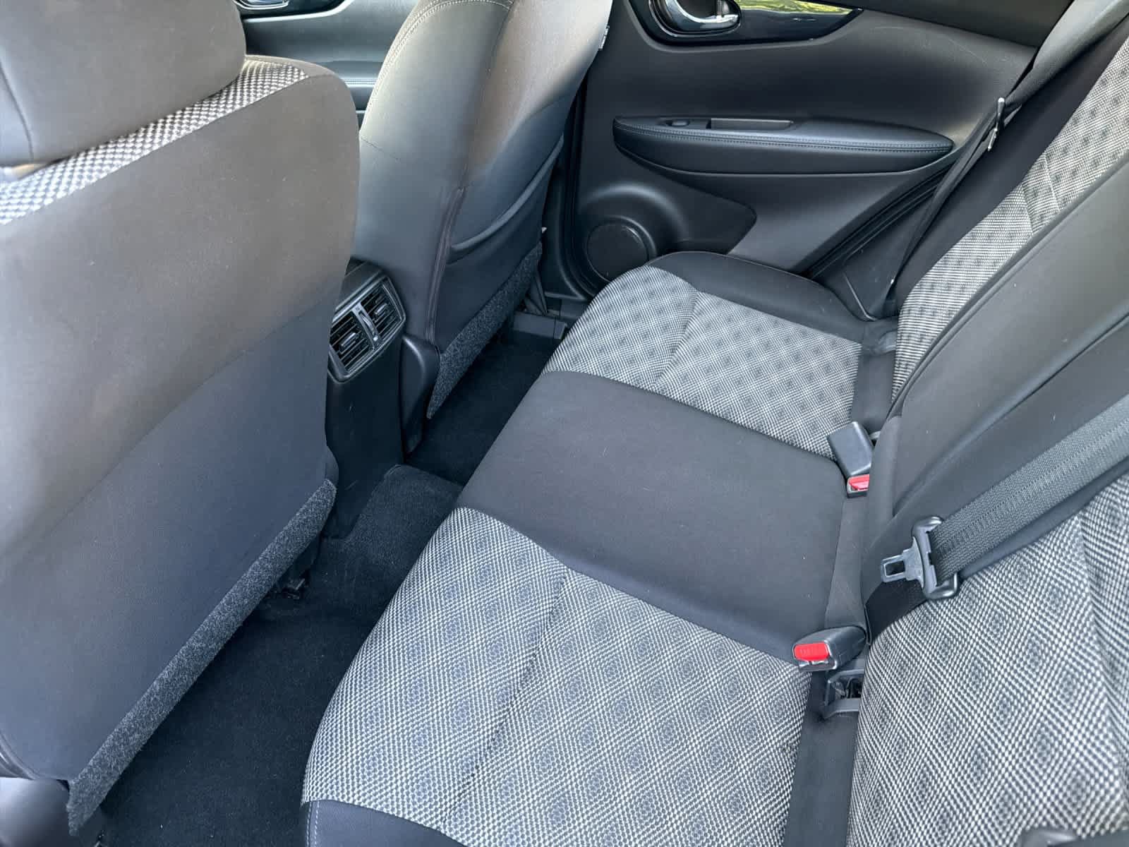 Used 2020 Nissan Rogue Sport SV FWD image 4