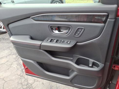 Certified 2025 Honda Pilot Black Edition image 13