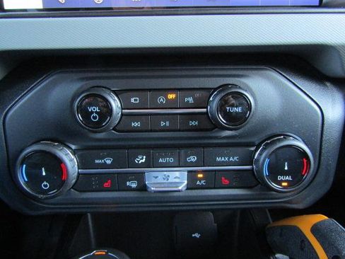 Used 2022 Ford Bronco Badlands image 17