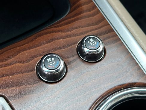 Used 2018 Nissan Pathfinder Platinum image 37