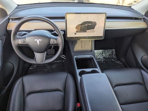 Used 2022 Tesla Model Y Long Range image 26