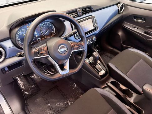 Used 2025 Nissan Versa SV FWD image 7