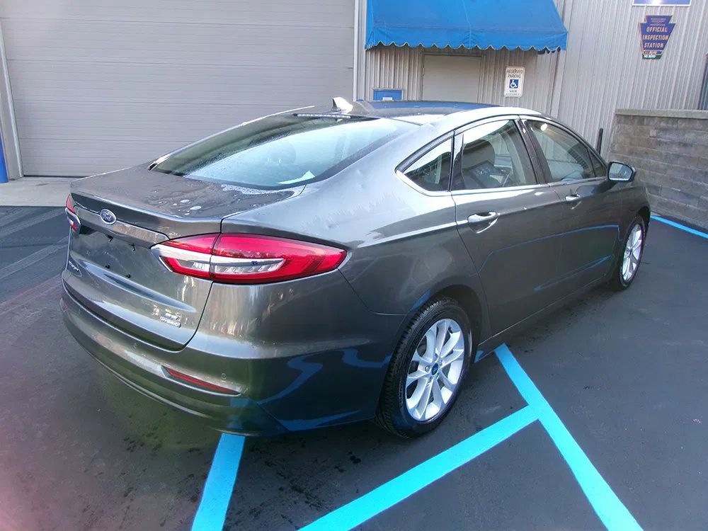 Used 2020 Ford Fusion SE FWD image 6