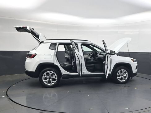 Used 2025 Jeep Compass Latitude AWD/4WD image 41