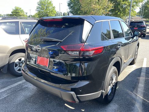 Used 2026 Nissan Rogue S FWD image 3